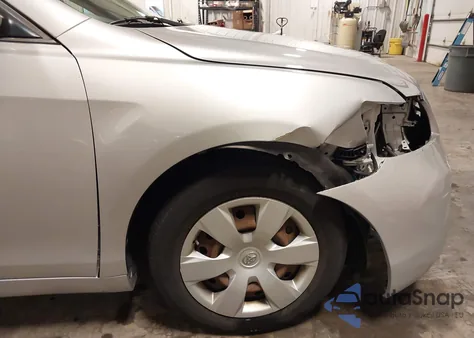 2007 Toyota Camry Le z USA, uszkodzony, nr VIN 4T1BE46K77U685428